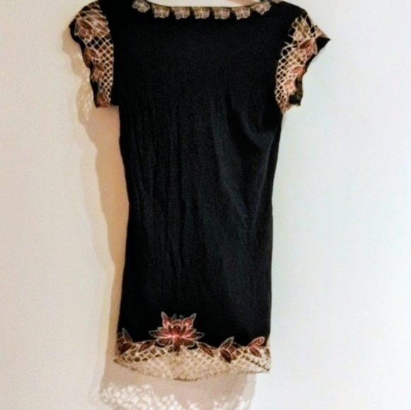 Boho Design BCBGMaxAzria Black Top with Beige Accents - Picture 4 of 4
